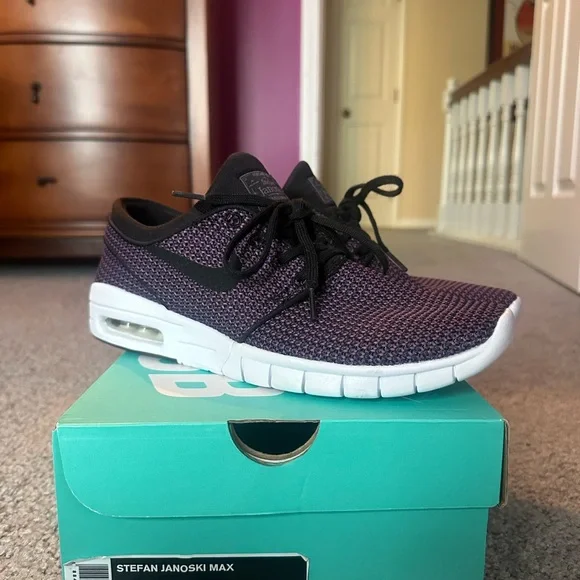 NWT Nike SB Stefan Janoski max black, purple, white - men’s size 8.5 - Picture 3 of 8